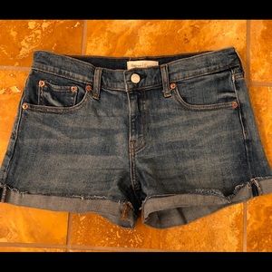 Gap 3” inseam cuffed jean shorts 27 medium indigo